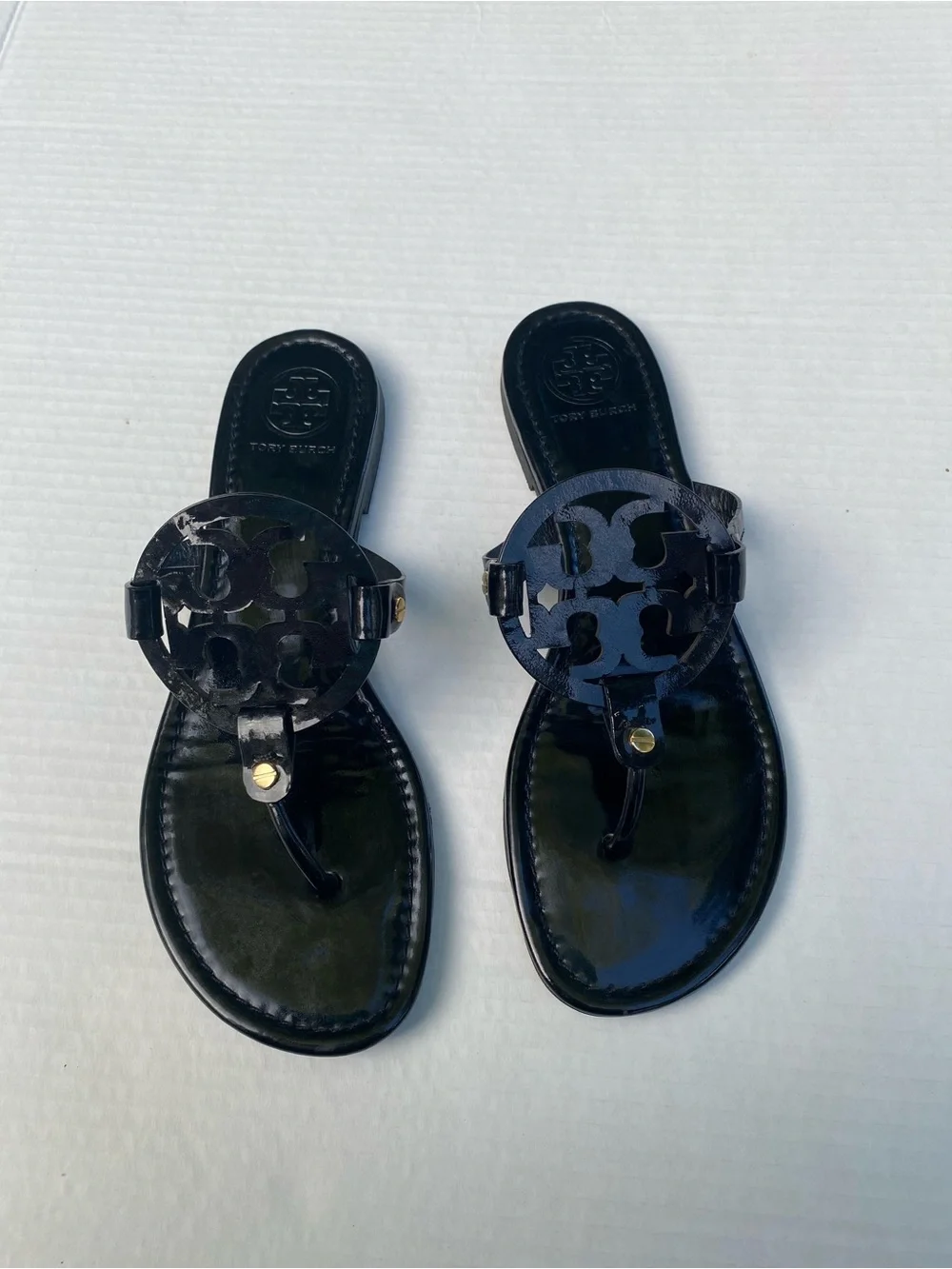 Tory Burch Black Patent Logo Thong Sandals with Gold Accent good condition 🖤✨